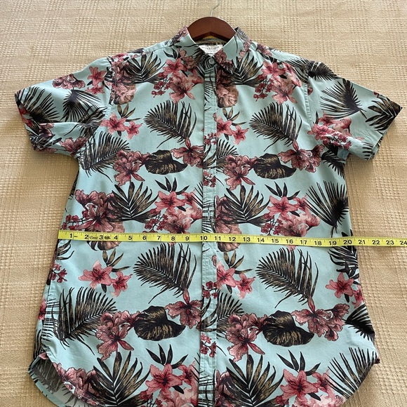 Denim and Flower “Hawaiian” Shirt - Picture 7 of 7
